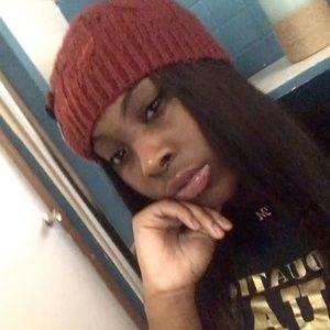 Meet your Posher, Mia